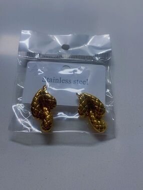 Quilted Heart Drop Earrings in Shiny Gold